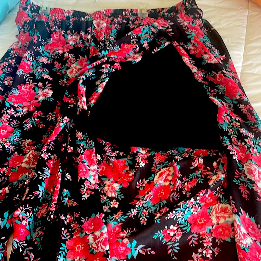Floral Wide Leg Pants - Black and Pink